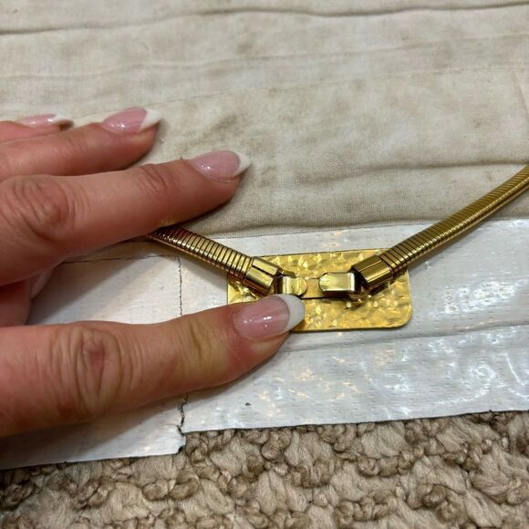 Ladies Vinatge Gold Stretch Serpentine Belt with Gold Buckle 25-30” - Picture 12 of 13